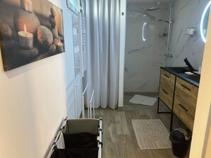 Shower, hair dryer, towels, soap - DUPLEX "A LA CAMPAGNE (Villers-Pol)