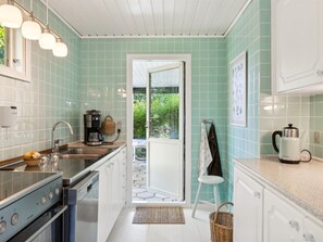 Fridge, dishwasher, cookware/dishes/utensils