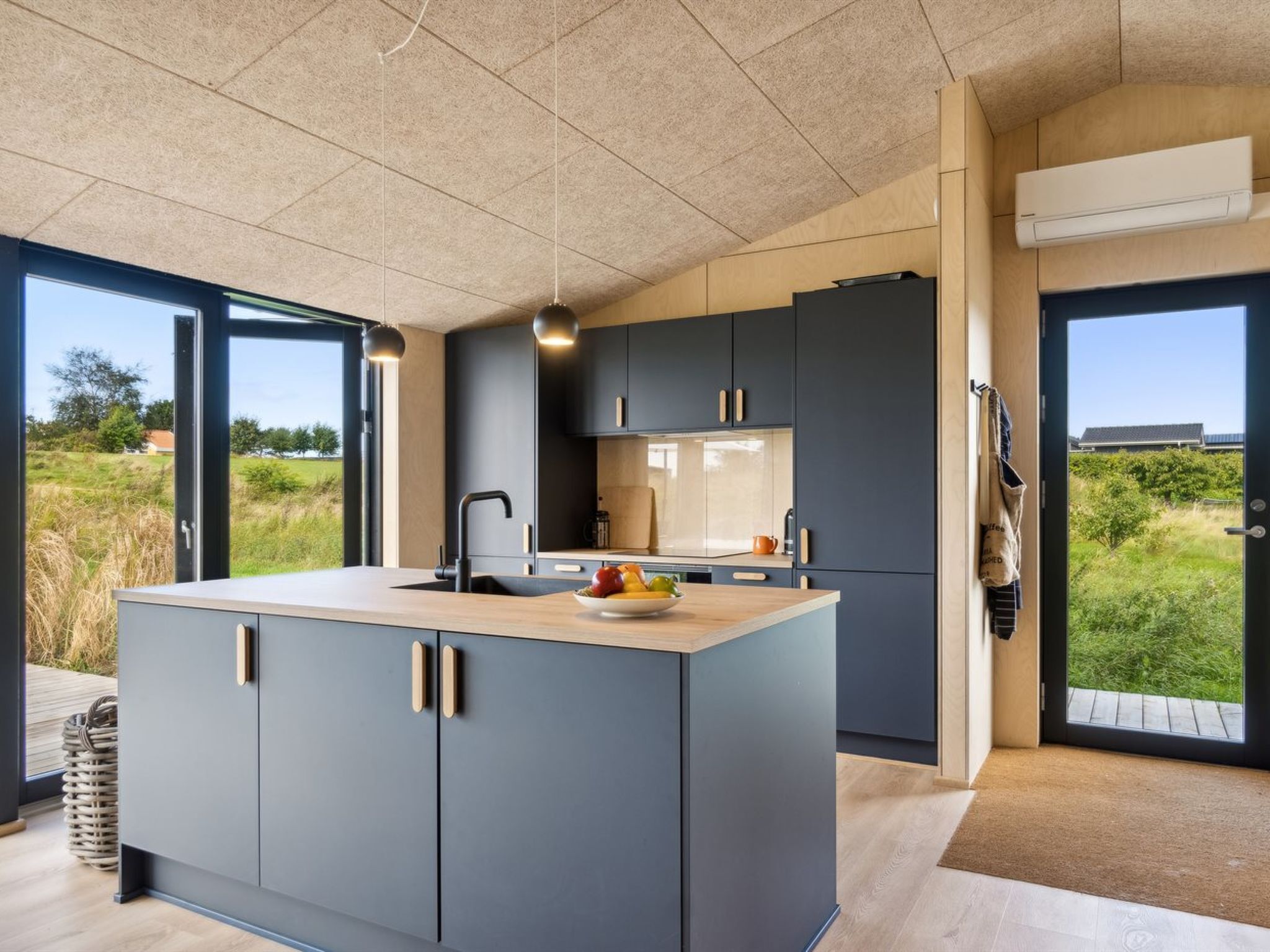 Fridge, oven, dishwasher, cookware/dishes/utensils