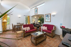 TV, fireplace, DVD player