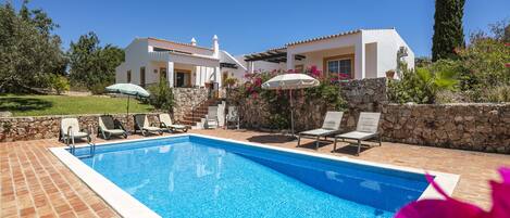 UppvÀrmd pool