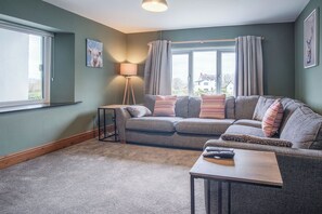 32 inci sebuah televisyen pintar dengan kabel, pendiangan 