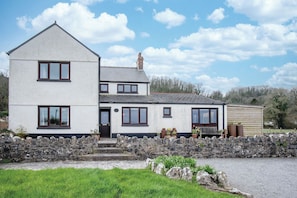 Front of property - Hill House - 4 Bedroom - Llanrhidian (Swansea)