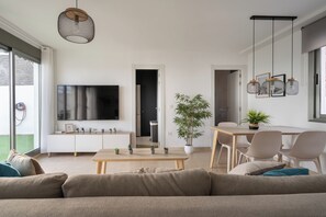 Smart TV, stereo