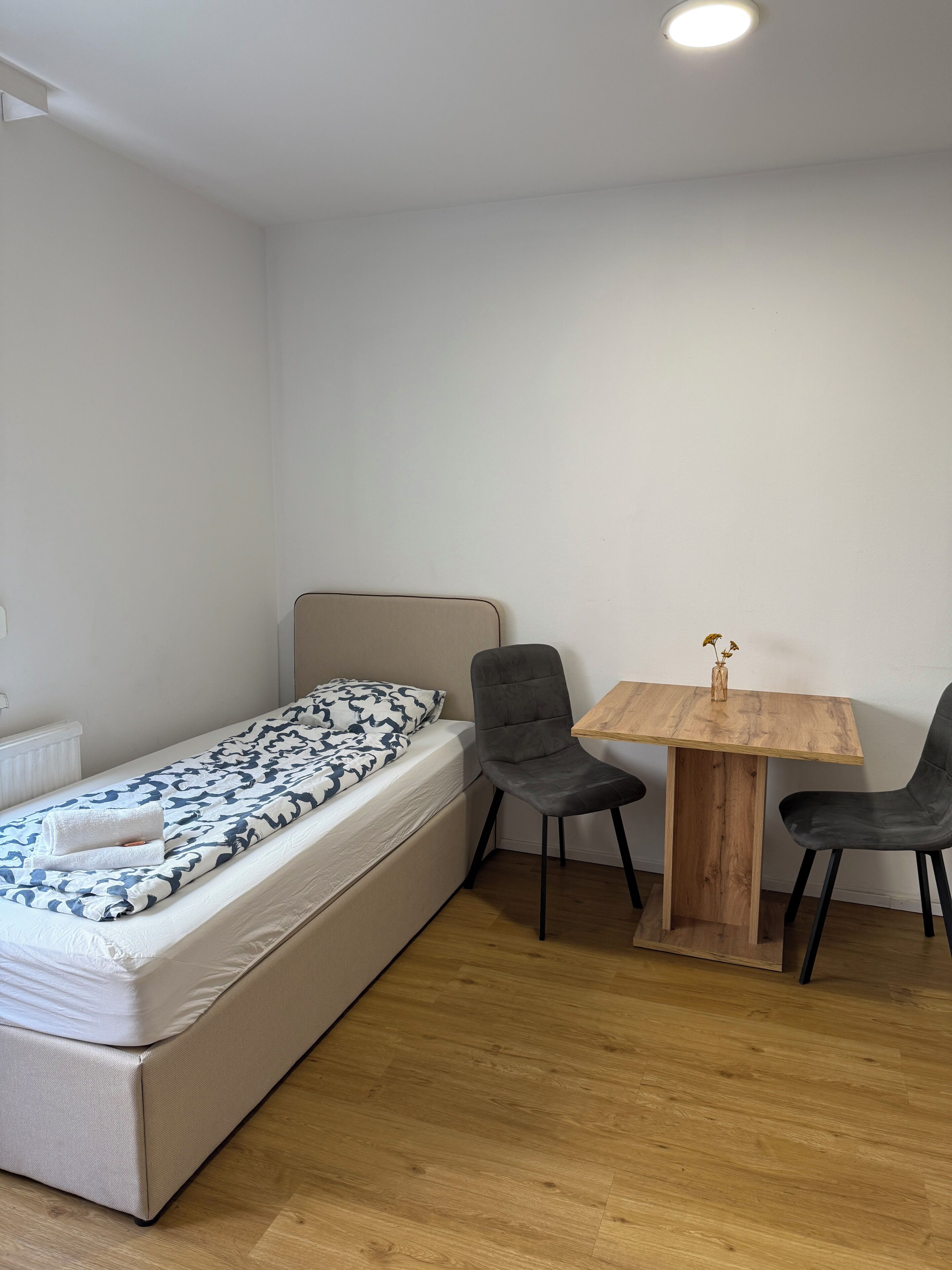 Standard Studio, 2 Twin Beds | Desk, free WiFi, bed sheets