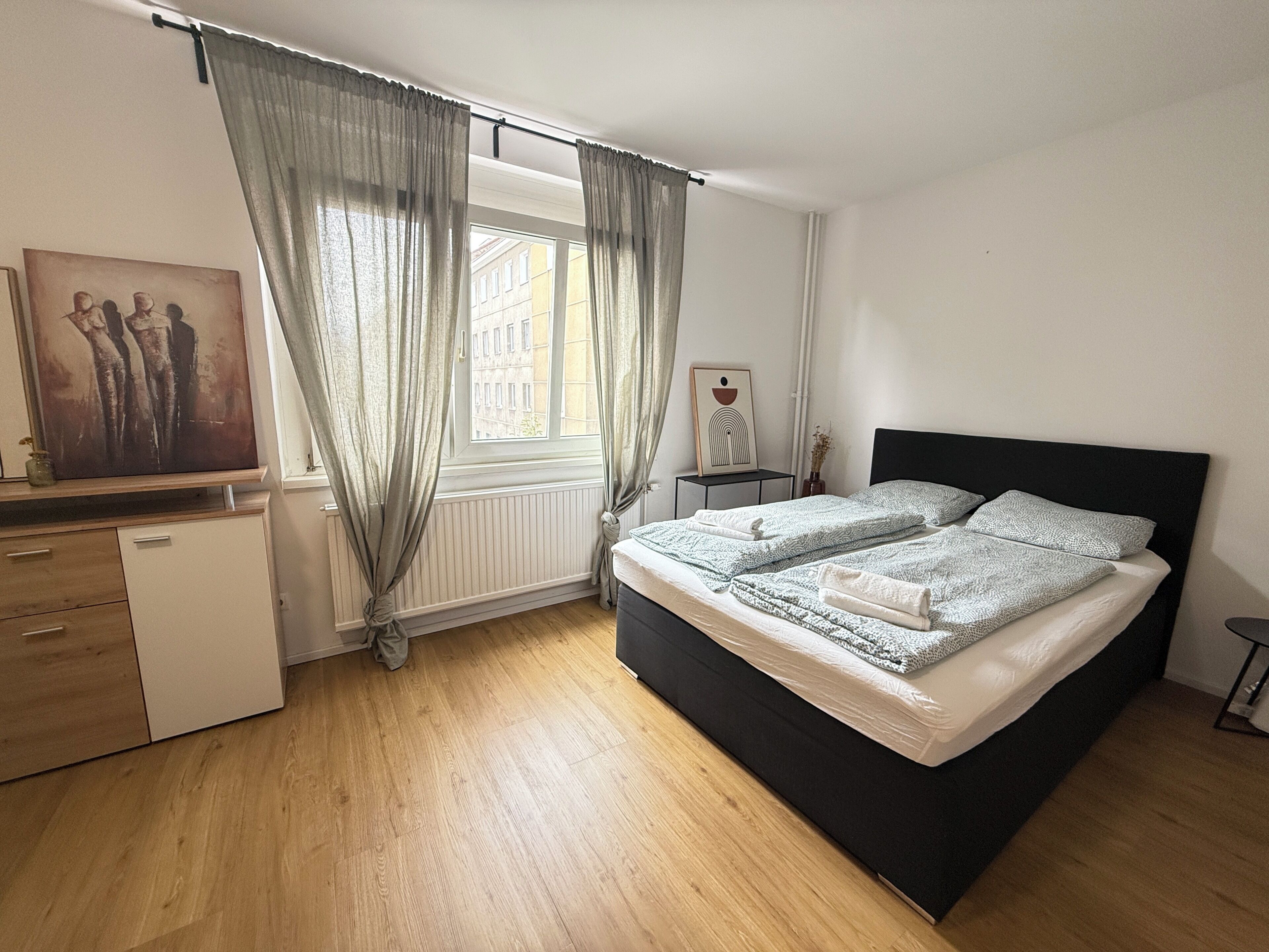 Desk, free WiFi, bed sheets
