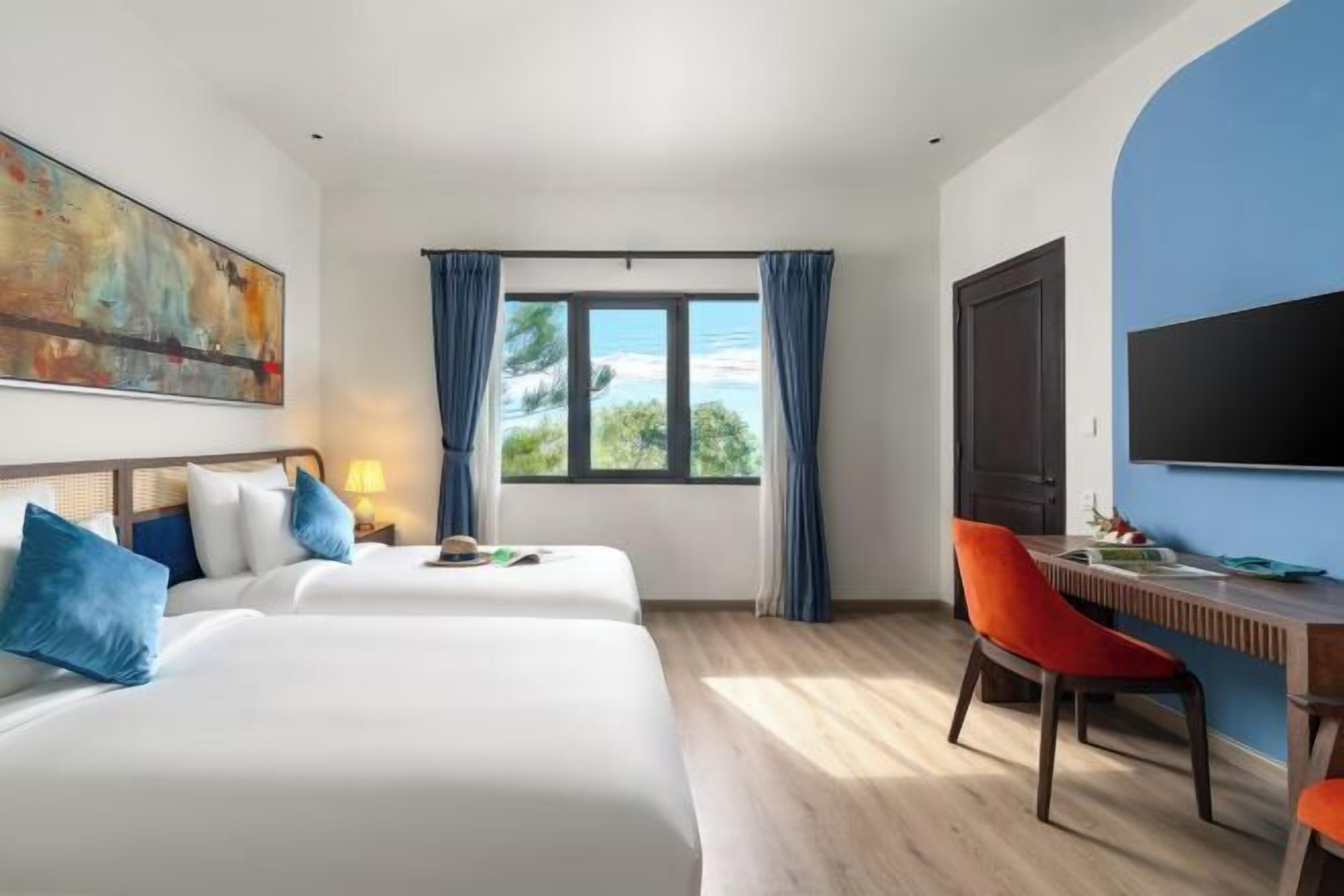 Egyptian cotton sheets, premium bedding, down comforters, minibar