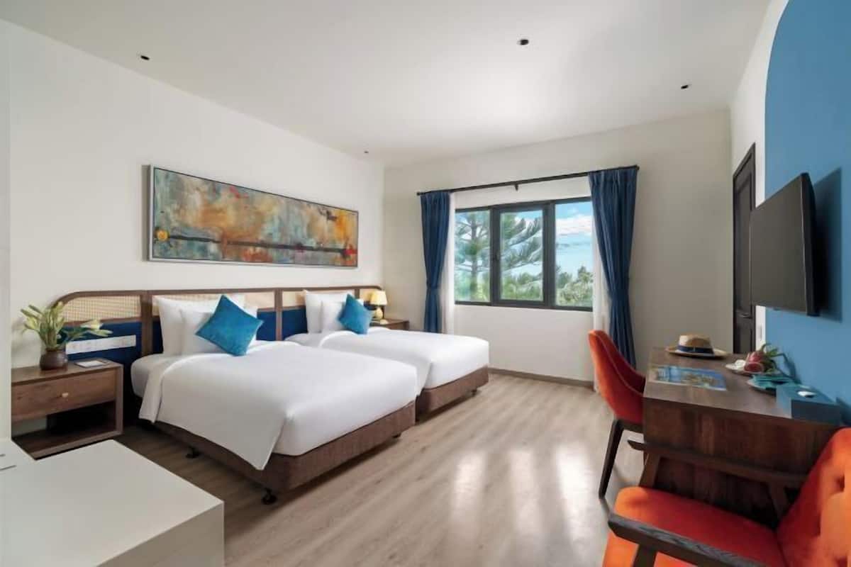 Egyptian cotton sheets, premium bedding, down duvets, minibar