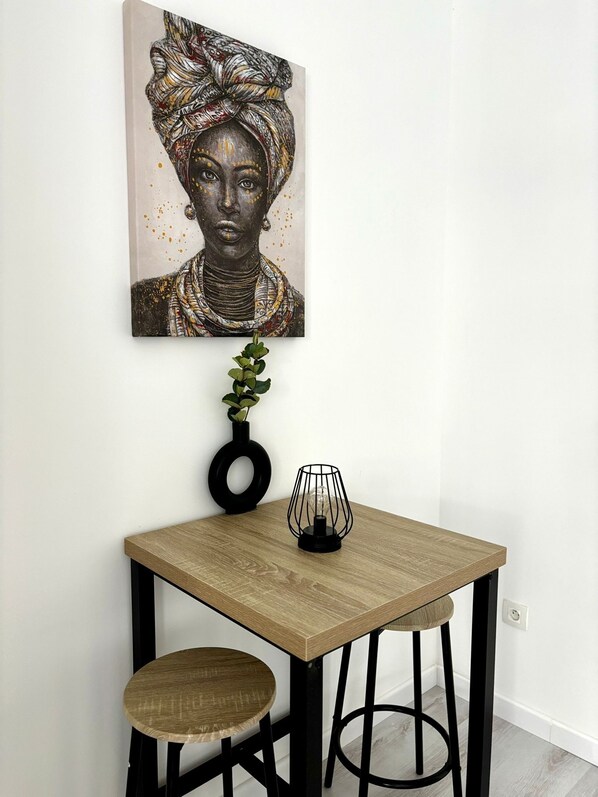 Dining - LE MALIA: a magnificent studio ideal for Pro&Couple - Hyper center (Trappes)