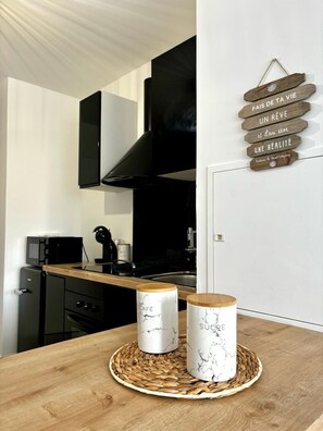 Private kitchen - LE MALIA: a magnificent studio ideal for Pro&Couple - Hyper center (Trappes)