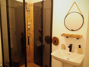 Dusche, Handtücher, Toilettenpapier