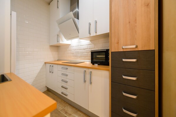 Fridge, microwave, coffee/tea maker, cookware/dishes/utensils