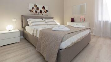 2 habitaciones, escritorio, tabla de planchar con plancha y wifi