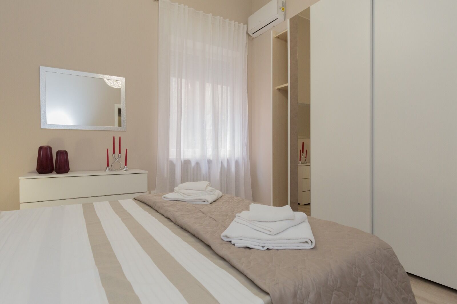 2 habitaciones, escritorio, tabla de planchar con plancha y wifi 
