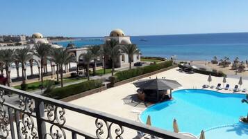 Apartment | Pool | Outdoor pool