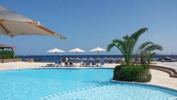 Apartment | Pool | Outdoor pool