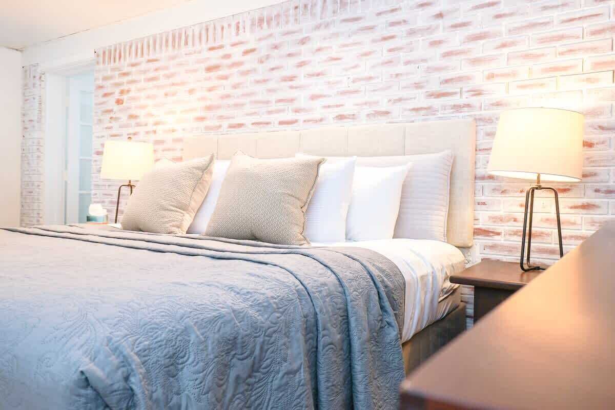 2 Schlafzimmer, Schreibtisch, Bügeleisen/Bügelbrett, Reisekinderbett