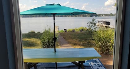 New! Loon Lodge - Super Cute, Lakefront, Bonfire Ring, and Private Dock!