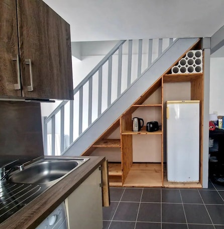 Private kitchen. Near Bordeaux center: town house + parking space
