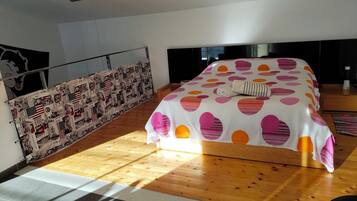 3 slaapkamers, een bureau, een strijkplank/strijkijzer, gratis wifi