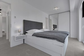 3 bedrooms, iron/ironing board, free WiFi - Apartment DeLux with private pool (Tucepi)