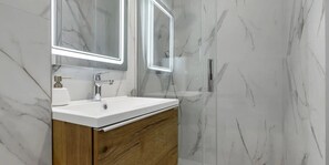 Bathroom - 04. Luxury Apartments L&L in Tucepi (Tucepi)