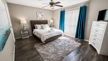 1 habitación, tabla de planchar con plancha, wifi gratis y ropa de cama