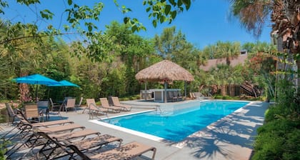 Charming 1BR Oasis | Private Patio & Resort Pool