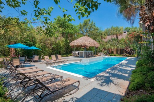 Charming 1BR Oasis | Private Patio & Resort Pool
