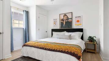 1 dormitorio, tabla de planchar con plancha, cuna de viaje y wifi