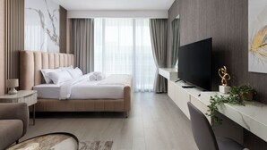 Studio Deluks, balkon, pemandangan kota | Setrika/meja setrika dan Wi-Fi gratis