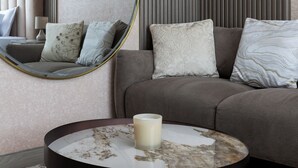 Studio Deluks, balkon, pemandangan kota | Setrika/meja setrika dan Wi-Fi gratis