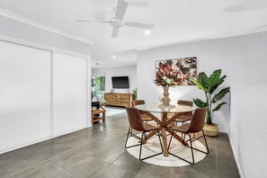 Standard Apart Daire | Oturma alanı | LED televizyon 