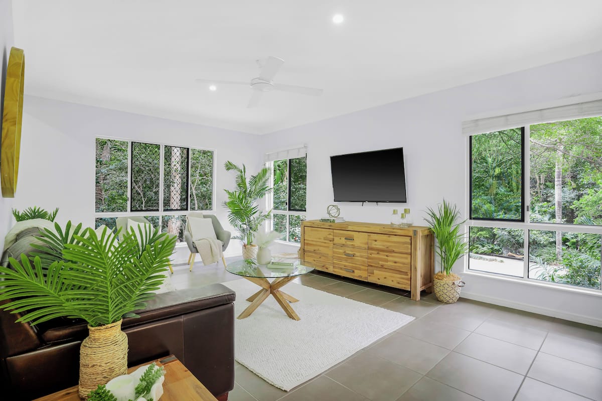 Standard Apartment | Laptop workspace, iron/ironing board, free WiFi, bed sheets