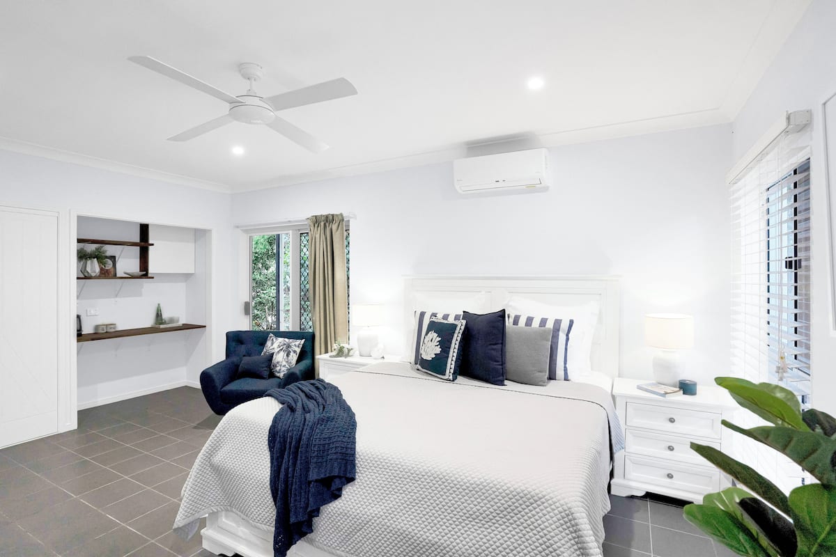 Premier Studio Suite, Garden View | Laptop workspace, iron/ironing board, free WiFi, bed sheets