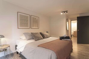 2 chambres, fer et planche à repasser, Wi-Fi, draps fournis