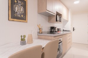 Fridge, microwave, oven, stovetop - Disfruta de lo mejor del Centro en nuestro Studio (Santiago)