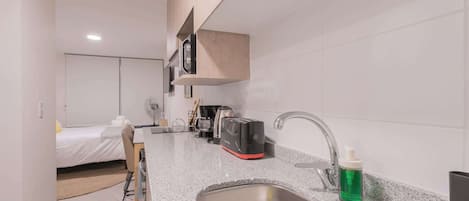 Iron/ironing board, WiFi, bed sheets