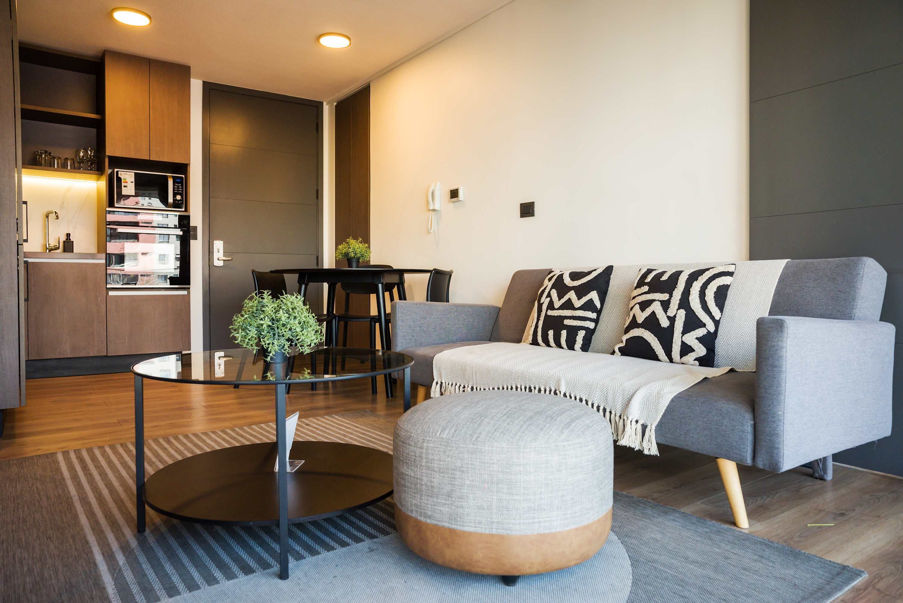 Televisión y oficina 