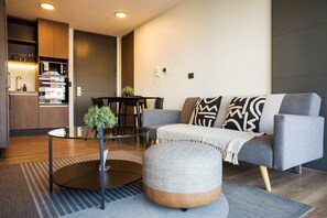 Televisión y oficina 