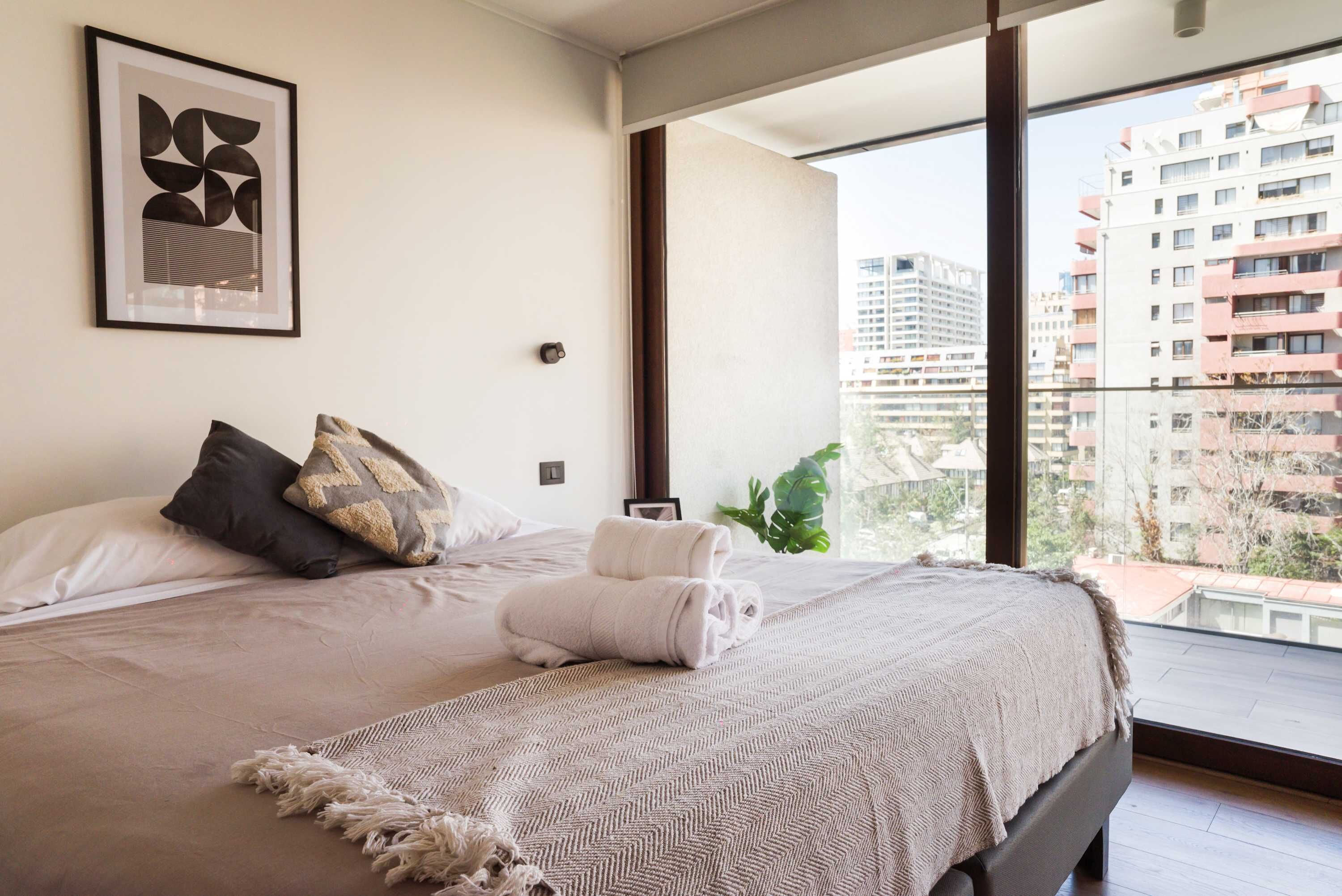 2 habitaciones, tabla de planchar con plancha, wifi y ropa de cama 