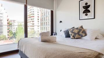 2 habitaciones, tabla de planchar con plancha, wifi y ropa de cama