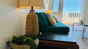 Villa, 2 Schlafzimmer, Balkon, Bergblick | Wohnzimmer