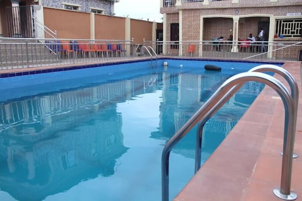 Outdoor pool - Swiss Pyramid Suites (Abuja)