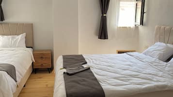 Chambre Triple Familiale | Espace de travail pour ordinateur portable, Wi-Fi gratuit