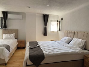 Family Triple Room | Laptop workspace, free WiFi