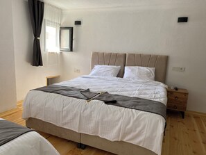 Family Triple Room | Laptop workspace, free WiFi - Bak cafe& pansiyon (Ayvalik)