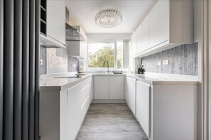 Apartment | Dapur peribadi | Peti sejuk, ketuhar gelombang mikro, ketuhar, dapur 
