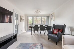 Apartment | Living area | TV