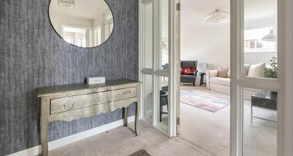 Spacious 1 bed Apartment With Parking & Balcony!